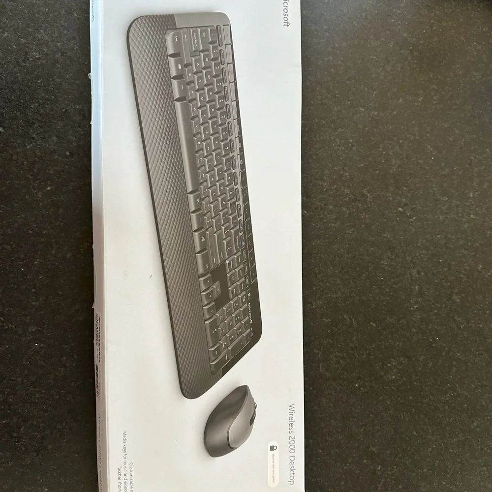 Microsoft Wireless 2000 Keyboard and Mouse Set - black